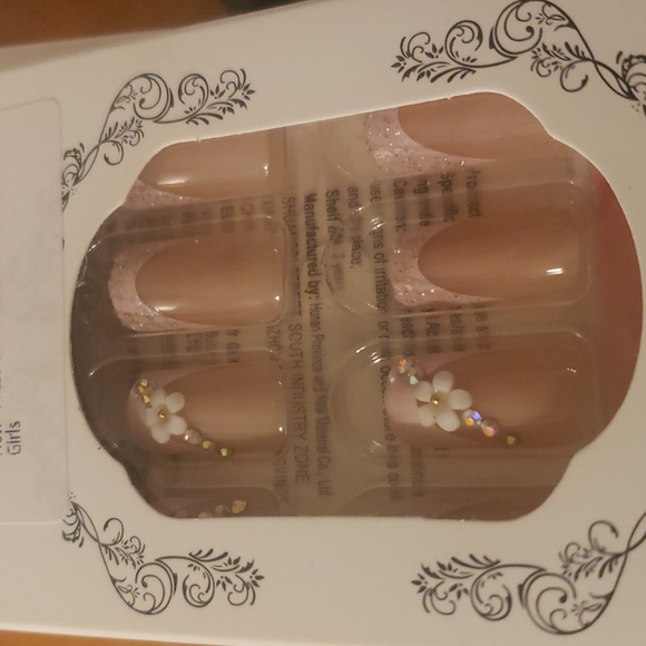 🛍3 FOR $20 DEAL! Almond French Tip Nails - White Flower Rhinestone Design - Picture 2 of 4